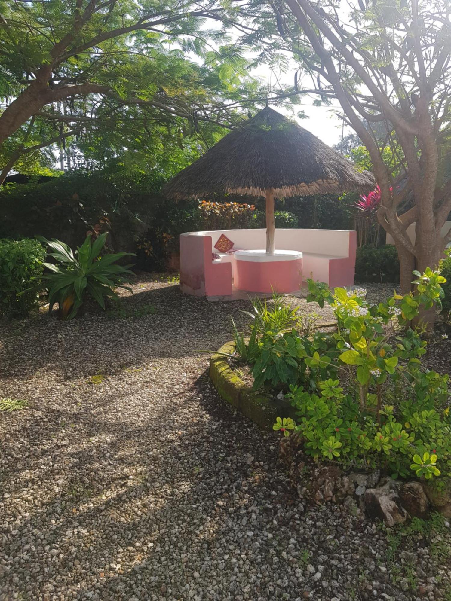 Bed & Breakfast Habibi Uroa